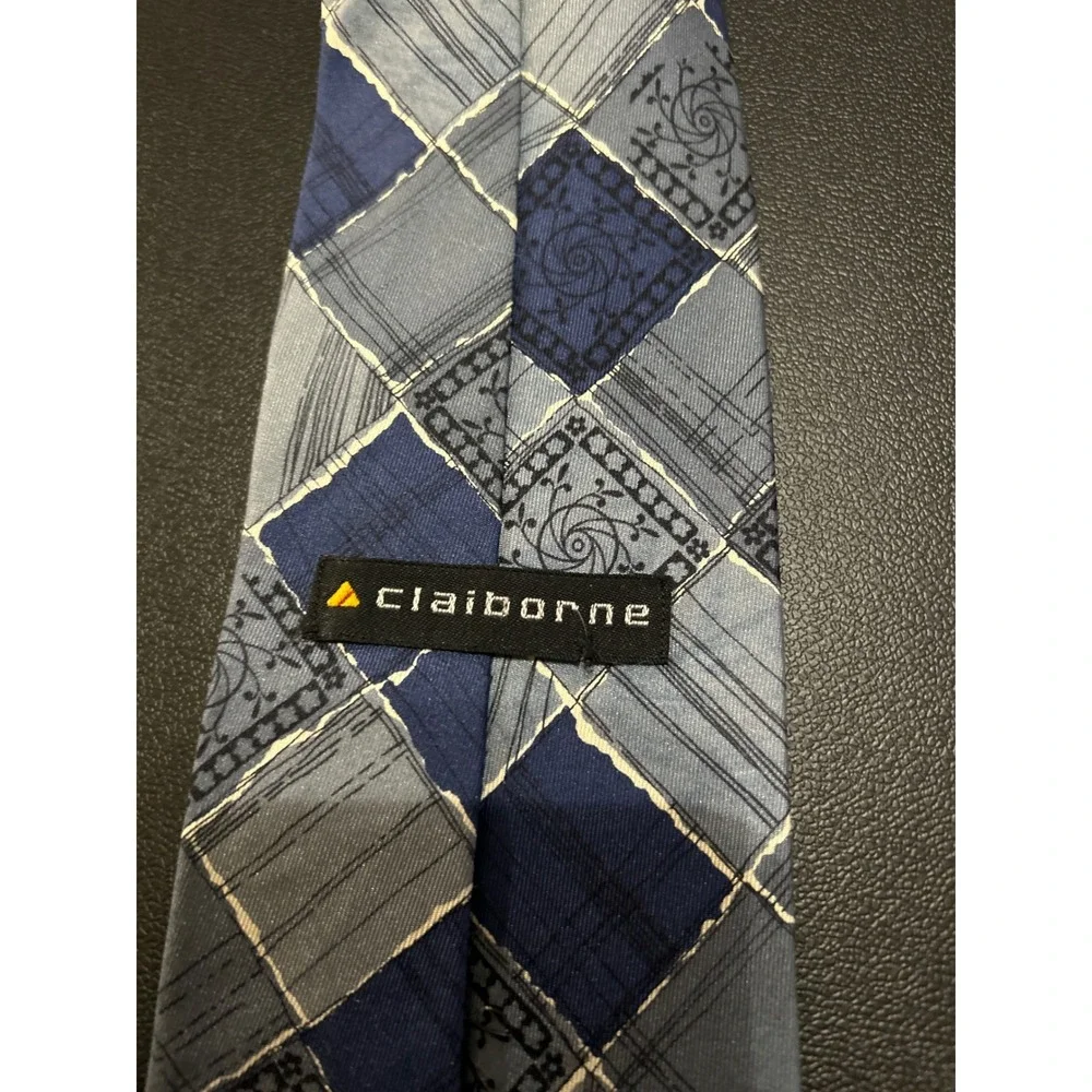 Clairborne Necktie Blue Gray Geometric Diamond Pattern 100% Silk Made in USA‎